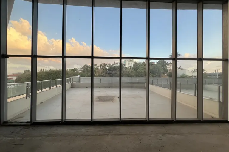 Sala comercial com 140 m² para alugar no Edifício Ventura, Vale do Sereno