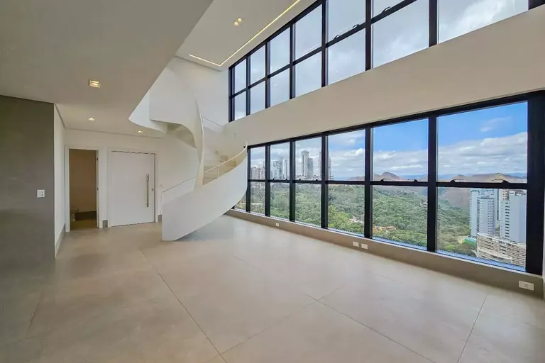 Apartamento de 4 quartos com 231 m² para alugar no Miró, Vale do Sereno