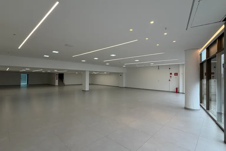 Loja com 440 m² para alugar na Vila da Serra